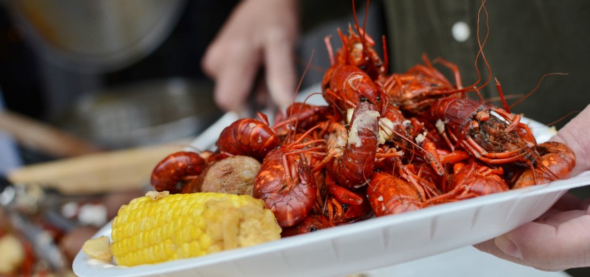 e2 emeril's eatery Hosts New Orleans Crawfish Boil Every Friday 